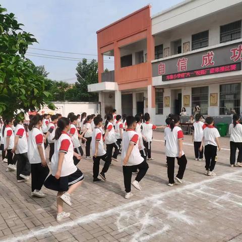 邓集小学迎“六一”广播体操比赛