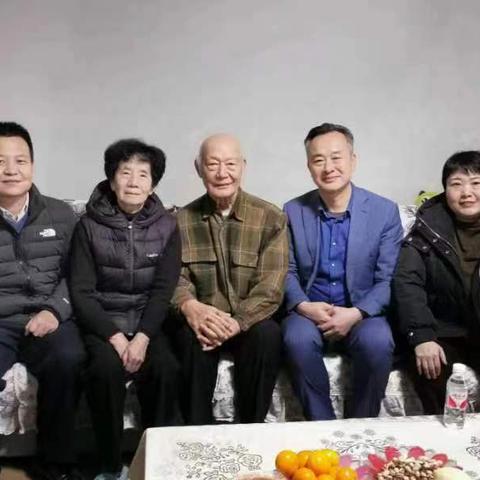 莲湖工委红庙坡支部慰问台属并送去春节慰问品