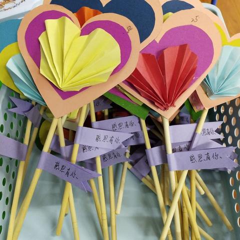 “感恩遇见.感恩有你”——君埠乡中心幼儿园中二班感恩节亲子活动