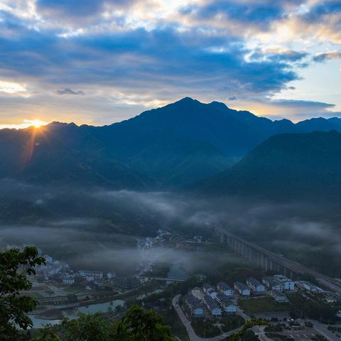 摄影日记：溆浦高铁南站的”耶稣之光“