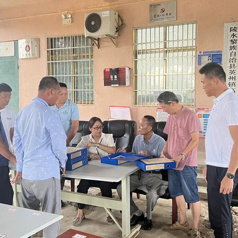 镇纪委委员胡义省到高土村检查迎检工作