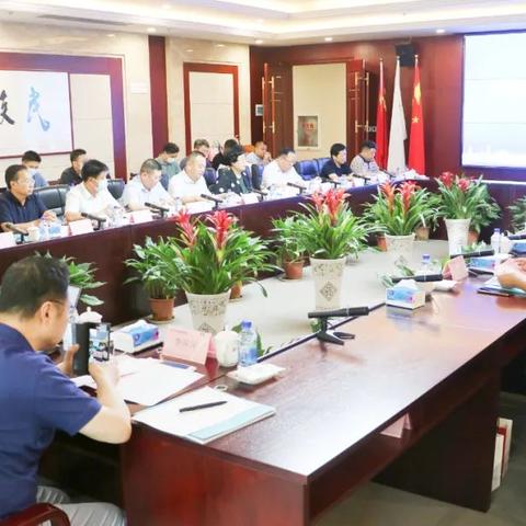 我会会长赵书均应邀参加省楚商联合会论道建筑业发展及转型升级座谈会