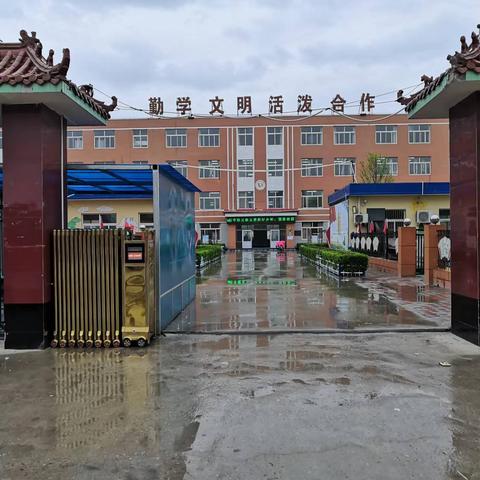 雨中的校园