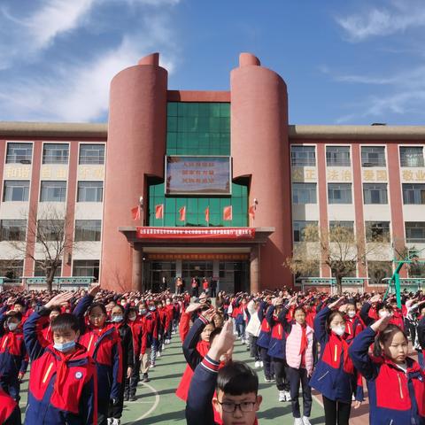 山东省泰安师范学校附属学校 举行“美化校园我行动，爱绿护绿我能行” 主题大队会