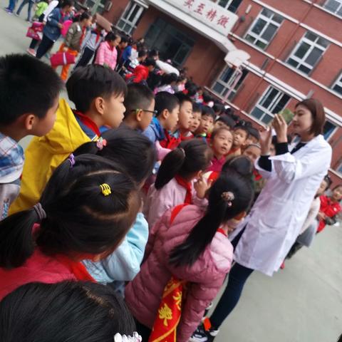 天津师大二附小2018级6班参加“放飞科学梦想，启迪智慧人生”主题校园科技节活动