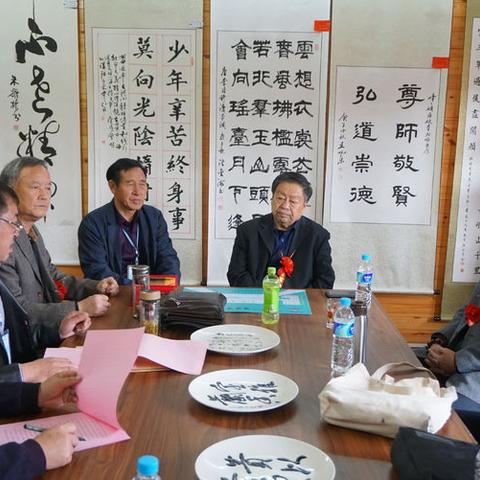 邯郸市硬笔书协一行赴响堂水镇祝贺峰峰矿区硬笔书协成立两周年暨响堂书院成立