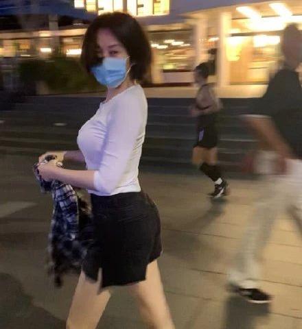 50岁许晴身材又上热搜，女人想要好身材，瑜伽健身真的很重要！