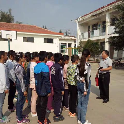 微子镇中心学校靳西小学消防安全知识培训