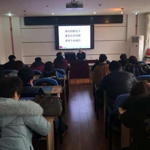 重视教师专业发展  提升教师队伍素质——顺城区组织开展2019年社区教师岗前培训