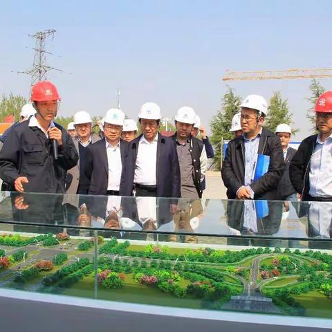 中铁投资集团副总经理张永强一行到中铁七局五公司郑州航空港项目部观摩