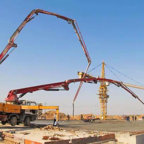 中铁七局五公司郑州航空港项目部难度最大的桥梁浇筑完成