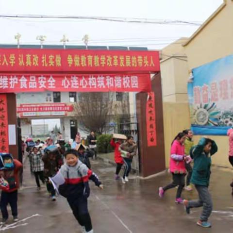 1分30秒450人安全撤离——杨村中心小学举行防震减灾演练