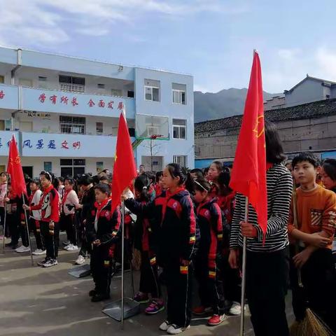 “三月春风暖人心，雷锋精神照我行”——兆岸小学开展“学雷锋”活动