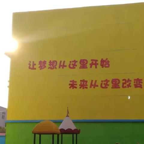 龙腾幼儿园代表所有老师和小朋友愿大家中秋节快乐！家庭幸福美满！