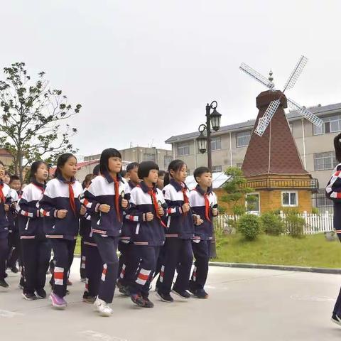 走进阳光、走进操场、走进自然           —第三实验小学南校区“大课间验收汇报”活动顺利开展