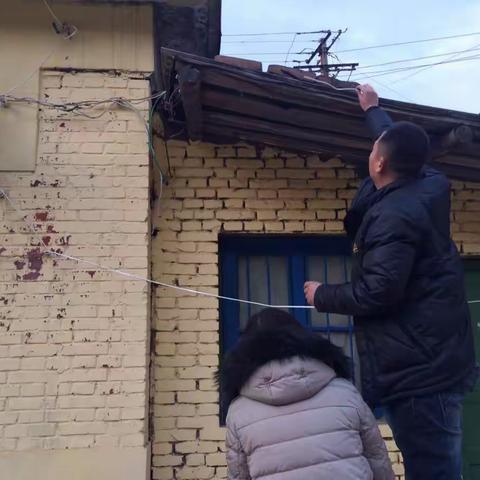 细致入微做排查  一心一意抓安全——桐峪镇中心小学开展校园安全大排查活动