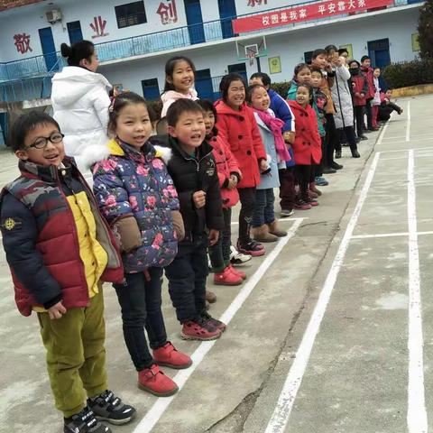 迎元旦，同运动，东矿师生其乐融;聚人心，共奋斗，明朝必定凌绝顶。