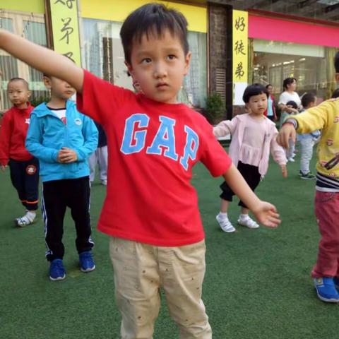 大人才国际幼儿园2017年6月王羿剀小朋友影片留念