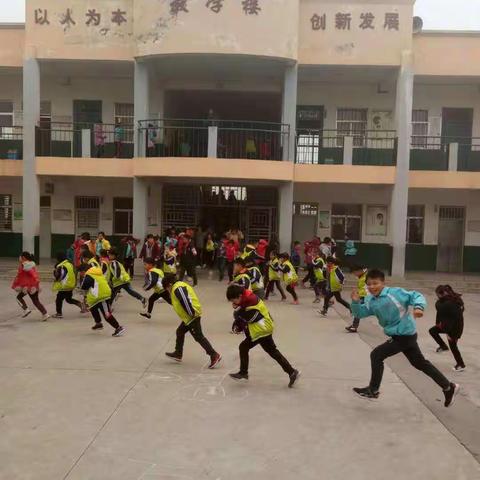 核桃园小学：消防演练警钟长鸣 安全教育常抓不懈