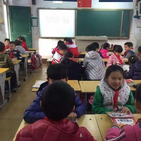 “读书，让人生更精彩”――记姜庄街小学二四班读书推荐会