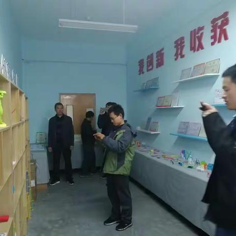 纪台一中创客空间建设(之五十七)——田柳镇教办领导教师到学校创客空间交流工作