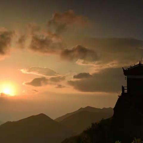 日落月光城
