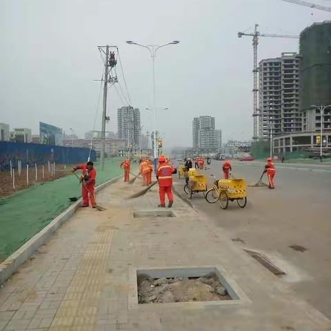 集中开荒，日常保洁——市环卫处及时接管新建道路，确保车通路净 