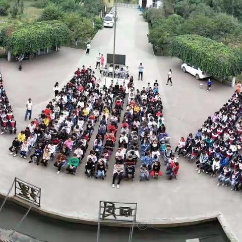 与法同行  健康成长——迁安市轩辕中学法治健康主题报告