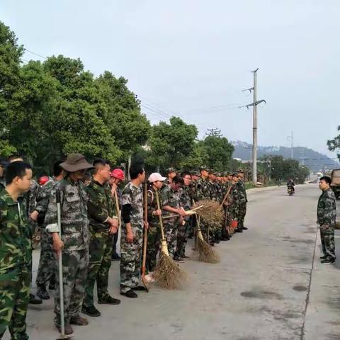 创建文明城，我们齐行动—大余县消防大队与县职业中专合力开展环境整治攻坚