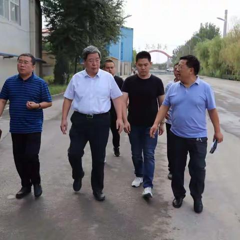 武安市税务局局长赵朝良深入大桥水泥有限公司调研