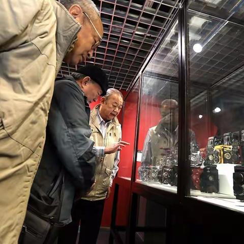 贺《李晓璘中国相机收藏展》在中国摄影展览馆开幕！