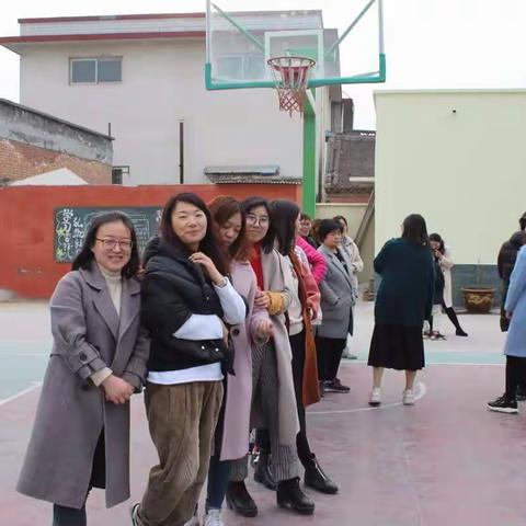 展教师风采 做阳光女神——中街小学三八节活动