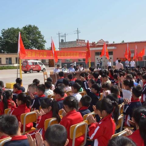 交警送平安，企业送关爱——坝营校区的学生们今年“六一”长知识啦