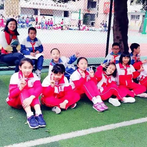 竞技绿茵场 追逐足球梦——记市实小四（6)班参加足球竞赛