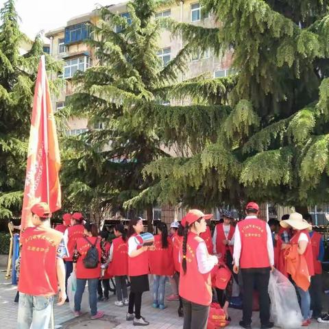 爱心比春色，亮丽胜桃李----三门峡市爱心之家义马分会生态公园捡垃圾纪行