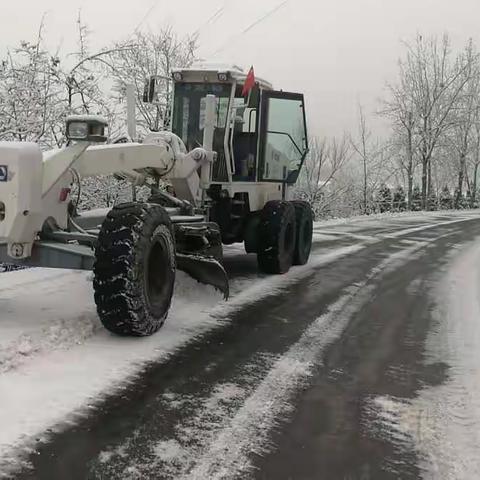 瑞雪迎新年  春运保畅通