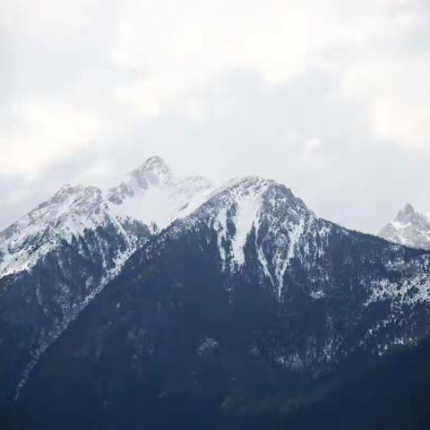 江到尽头天是岸  山至高处人为峰