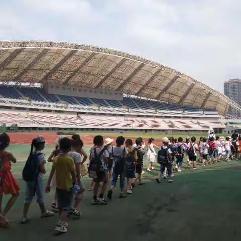 乐游体育中心 ，趣满炎炎夏日——记九江小学八里湖校区一年级研学活动