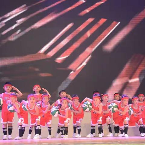 这是你们在幼儿园过的最后一个“六一”，你们用精彩表现为大家留下难忘的记忆！