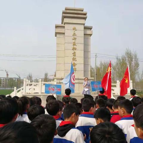 “缅怀先烈 不忘初心”——四联小学开展“我们的节日•清明节”主题扫墓活动