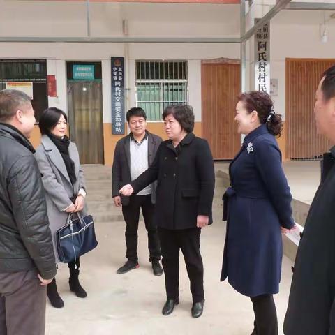 区委常委、统战部部长柳萍到华胥镇阿氏村调研产业扶贫项目