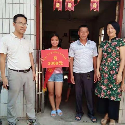 上高县帮扶计划生育家庭，助力百余女孩成才