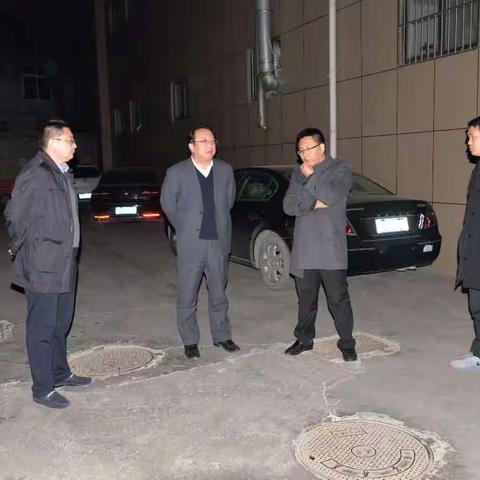 大桥街道主要领导深夜实地督导辖区全国“两会”维稳工作点