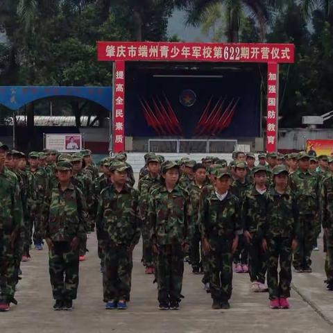 迷彩军训挥洒激情，十六小学子释放青春