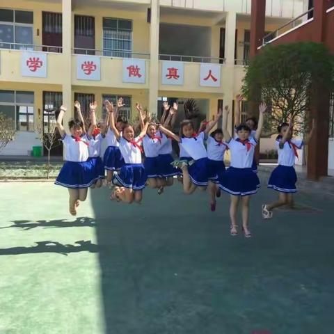 张大夫寨社区小学六年级的孩子们毕业啦~~~