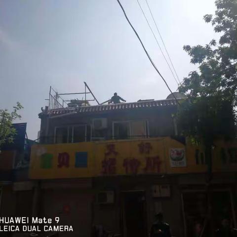 青年公园拆除楼体广告，提升城市形象