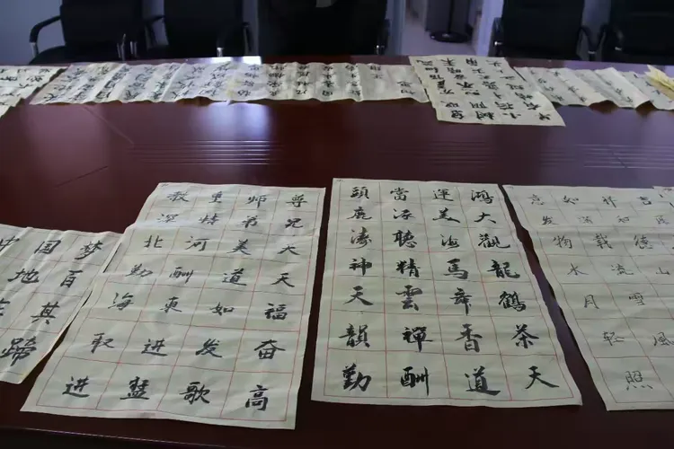 五堡学区开展教师软硬笔书法大赛