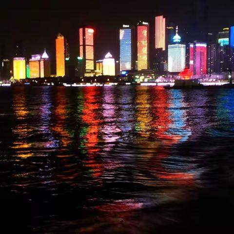 青岛五.四广场夜景（华为mate10拍摄）