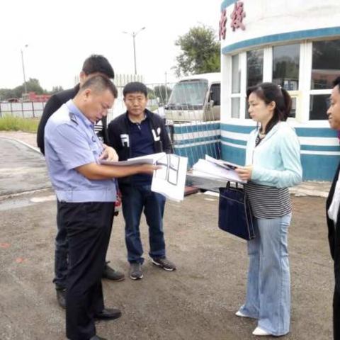 校车“体检”迎开学，学生出行保安全——经开文教局联合区交警大队进行校车安全检查