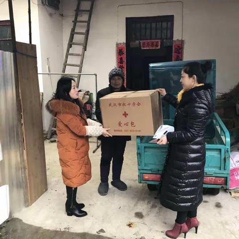 走访慰问贫困户 精准扶贫暖人心